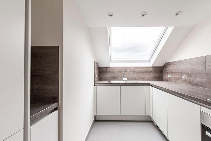 2 Bedroom Flat To Rent In Priory Road, London, N8