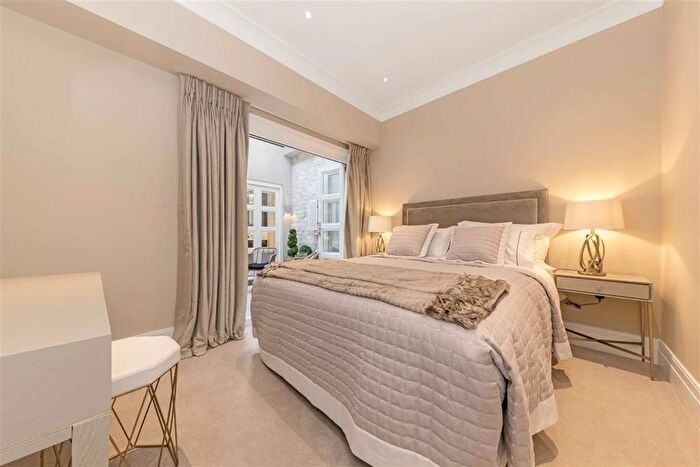 3 Bedroom Flat To Rent In Strand, London, WC2R