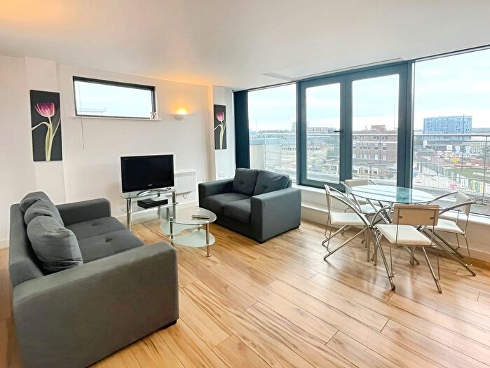 2 Bedroom Flat To Rent In Hunslet Road, Leeds, West Yorkshire, LS10