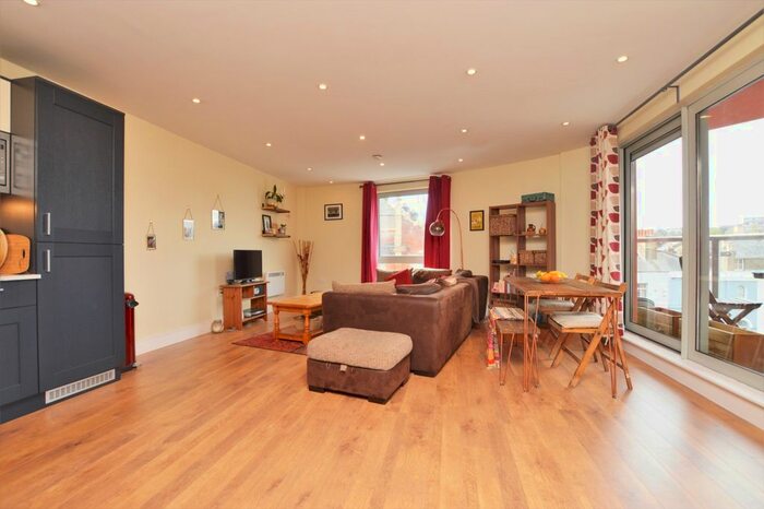 2 Bedroom Flat To Rent In Willow Way, London, SE26