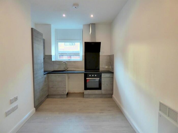 1 Bedroom Flat To Rent In Temple Street, Keighley, West Yorkshire BD21