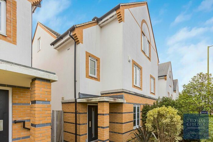 4 Bedroom Semi-Detached House To Rent In Ware Road, Hertford, SG13