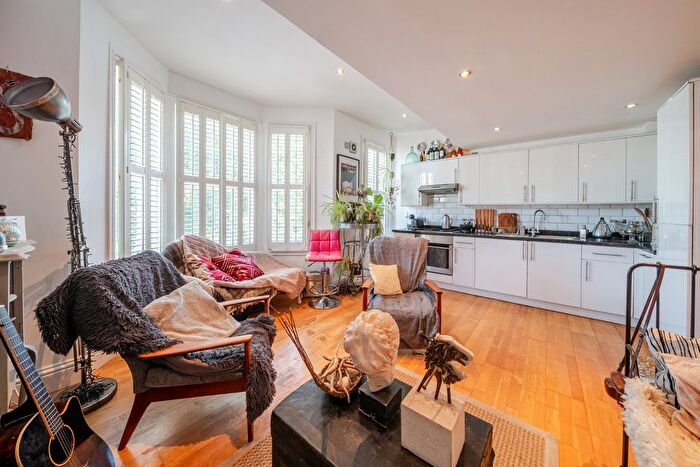 2 Bedroom Flat For Sale In Holmewood Gardens, Brixton Hill, London, SW2