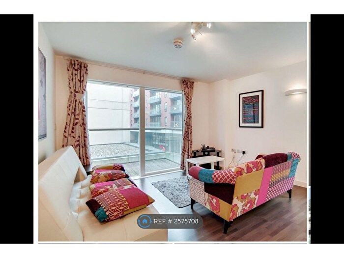 1 Bedroom Flat To Rent In Dance Square, London, EC1V