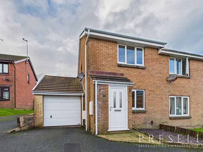 2 Bedroom Semi-Detached House To Rent In Tlysfan, Fishguard, SA65