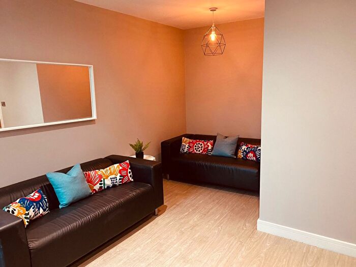 6 Bedroom End Of Terrace House To Rent In Dunkirk Road, Nottingham, NG7
