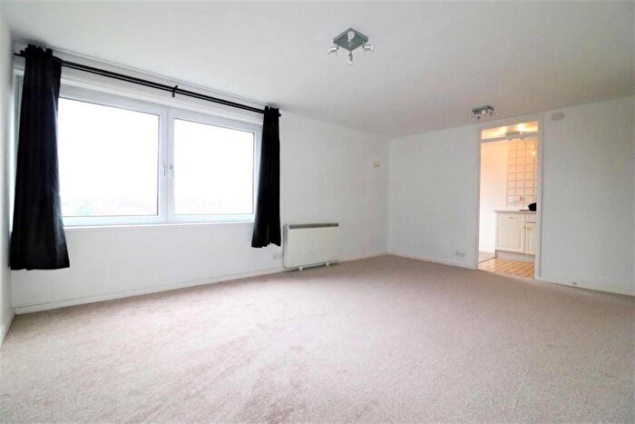 3 Bedroom Flat To Rent In Devirill Court, Penge, SE20