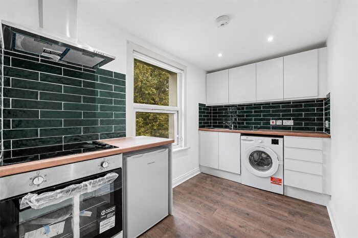 Studio To Rent In Warwick Road, SW5