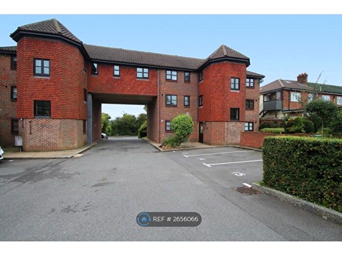 1 Bedroom Flat To Rent In Maple Leaf Close, Biggin Hill, Westerham, TN16