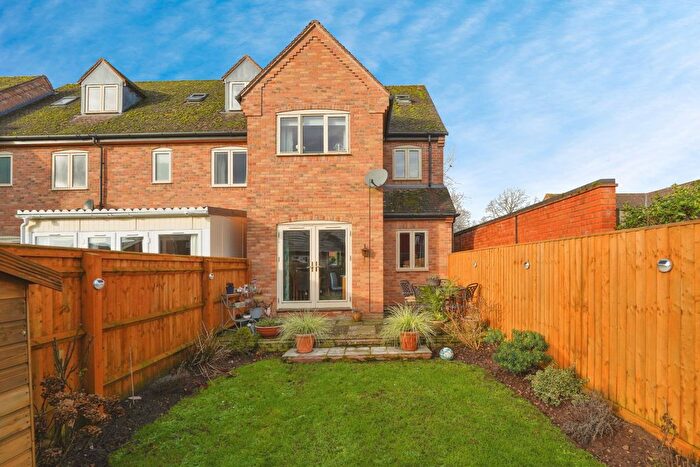 3 Bedroom End Of Terrace House For Sale In Evesham Road, Harvington, Worcestershire, WR11