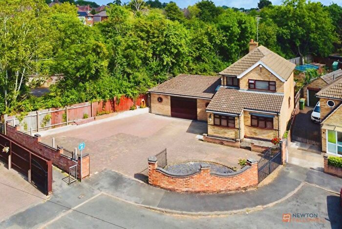 4 Bedroom Detached House For Sale In Columbine Close, Leicester, LE3