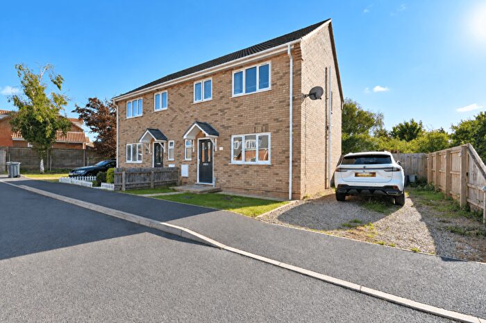 3 Bedroom Semi Detached House For Sale In Magnolia Drive, King's Lynn, PE30