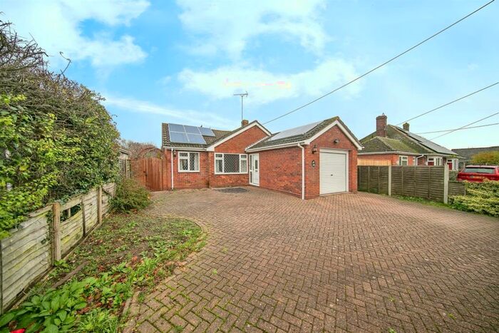 4 Bedroom Detached Bungalow For Sale In Wivenhoe Road, Alresford, Colchester, CO7