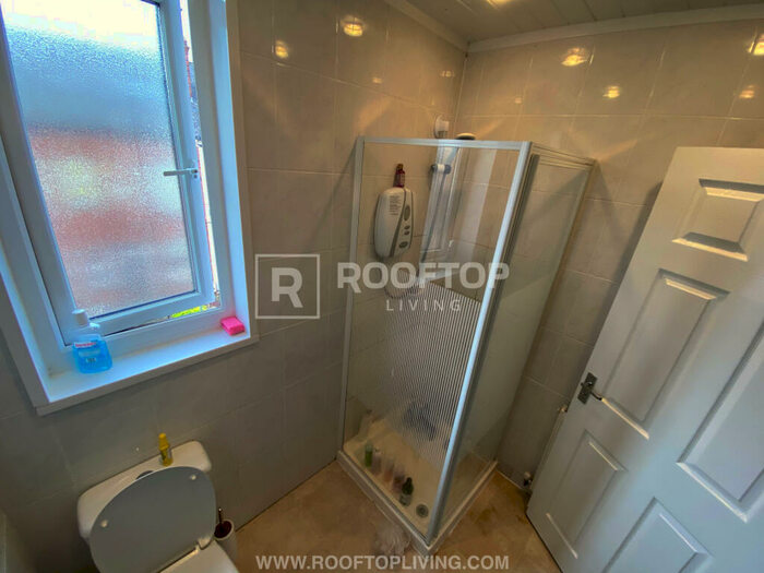 8 Bedroom House To Rent In Mayville Avenue, Leeds, LS6