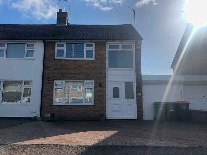 3 Bedroom House To Rent In Walgrave Road, Dunstable, LU5