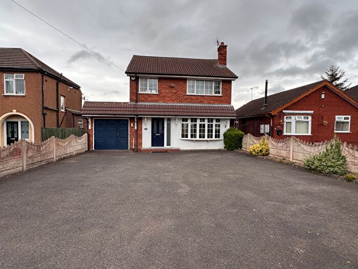 3 Bedroom Semi-Detached House To Rent In Long Knowle Lane, Wednesfield, Wolverhampton, WV11