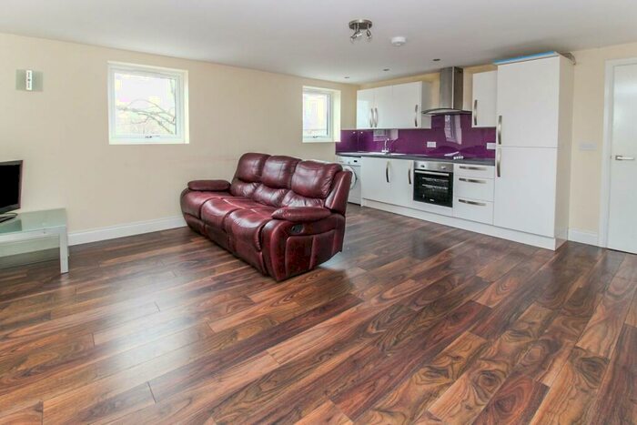 2 Bedroom Flat To Rent In Roseland Road, Kenilworth, CV8