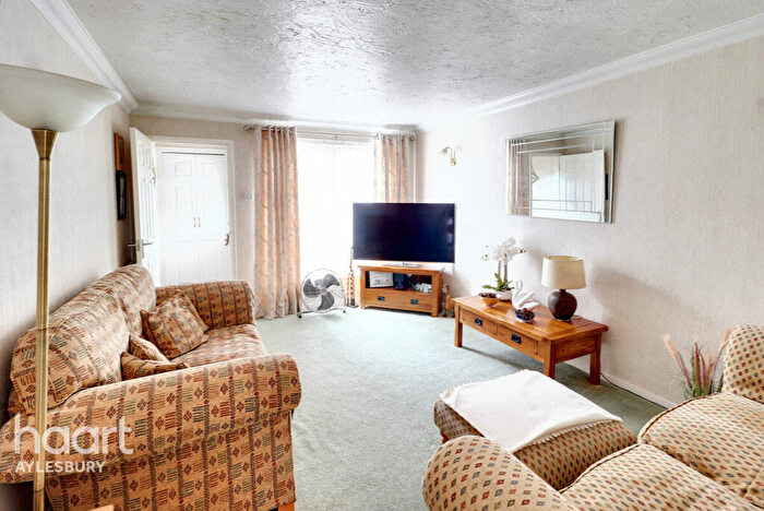 3 Bedroom Terraced House For Sale In Waivers Way, Aylesbury, HP21