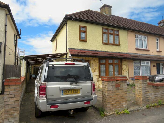3 Bedroom House To Rent In Gladstone Road, Hoddesdon, EN11