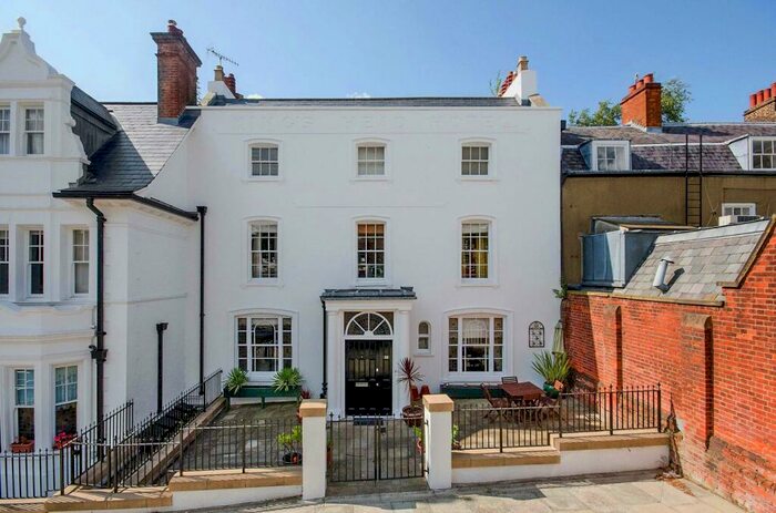 3 Bedroom Maisonette To Rent In High Street, Harrow On The Hill, Harrow, HA1