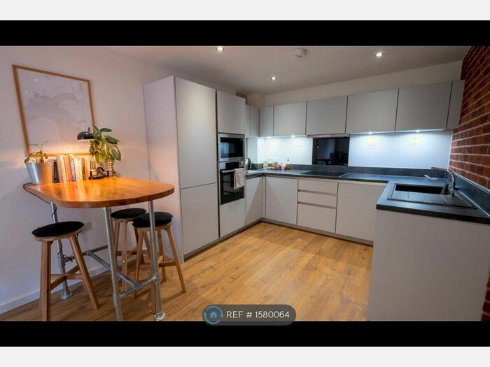 1 Bedroom Flat To Rent In Junction Court, Watford, WD17