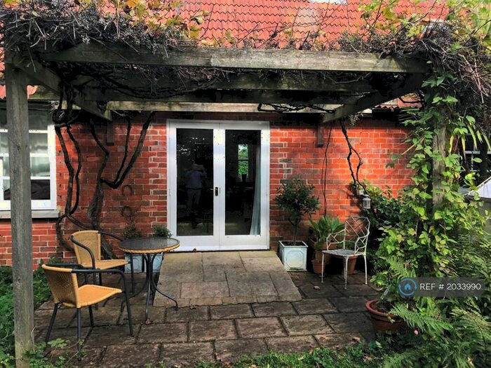 1 Bedroom Bungalow To Rent In The Street, Mortimer Common, Reading, RG7