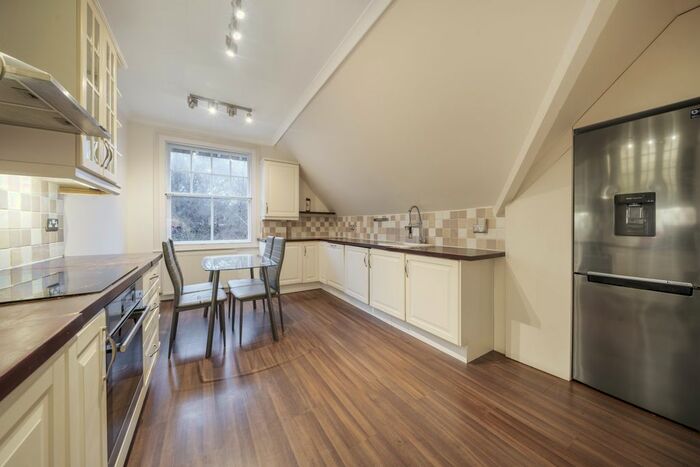 3 Bedroom Flat To Rent In Boyne Park, Tunbridge Wells, TN4