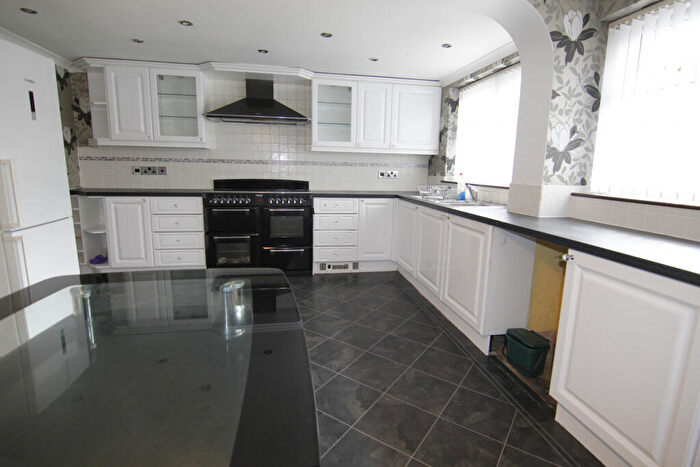 3 Bedroom Semi-Detached House To Rent In Fairlee Avenue, Audenshaw, M34
