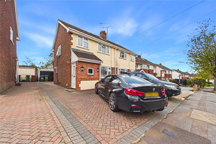 3 Bedroom Semi-Detached House For Sale In Sheppard Road, Basingstoke, Hampshire, RG21