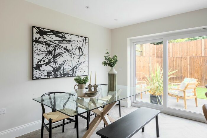 3 Bedroom Terraced House For Sale In Polo Mews, The Gallop, South Croydon, CR2