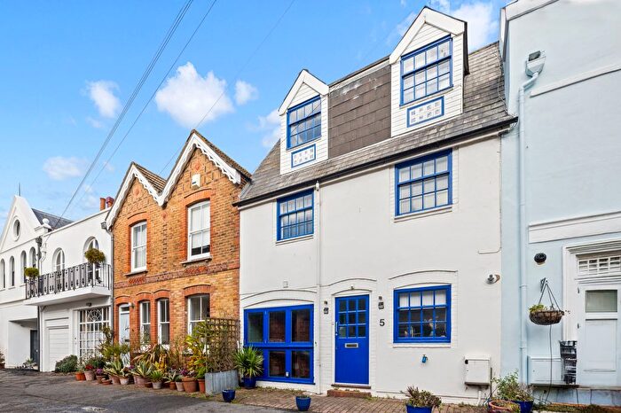 4 Bedroom Terraced House To Rent In Royal Crescent Mews, Brighton, BN2