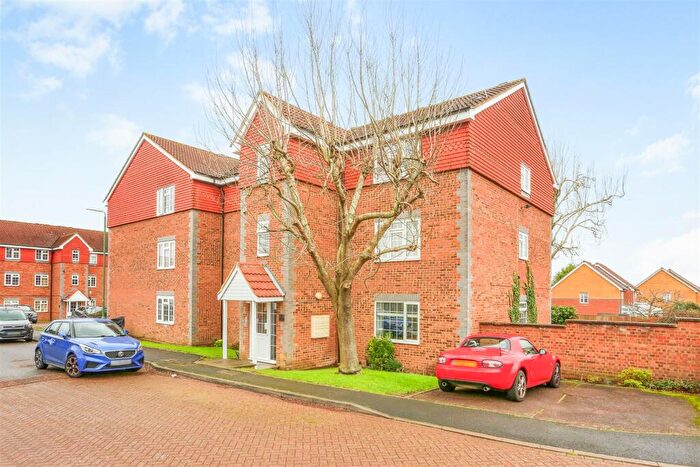 1 Bedroom Flat For Sale In Groveside Close, Carshalton, SM5
