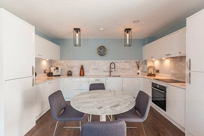 2 Bedroom Flat To Rent In St Clements Avenue, , Bow, London, E3