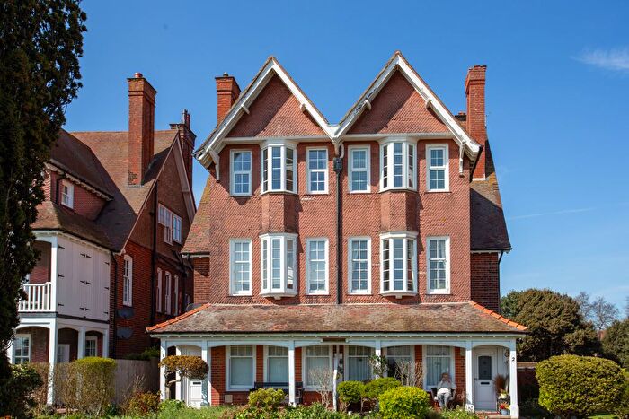 1 Bedroom Flat To Rent In Hamilton Gardens, Felixstowe, Suffolk, IP11