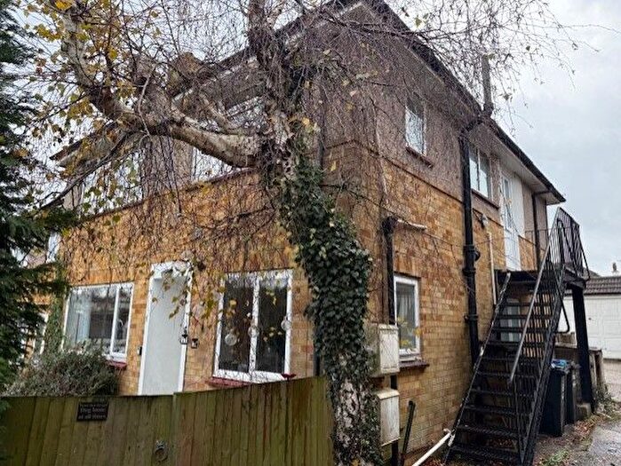 2 Bedroom Detached House To Rent In Addison Close, Caterham, CR3