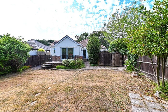 1 Bedroom Bungalow For Sale In Manor Road, New Milton, Hampshire, BH25