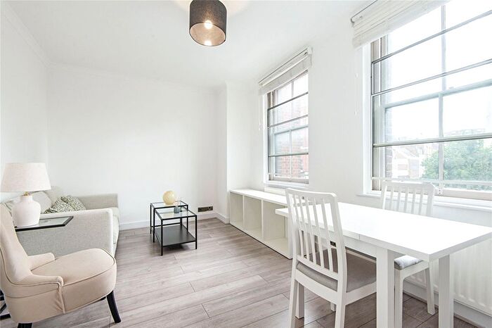 2 Bedroom Flat To Rent In Kensington Church Street, London, W8