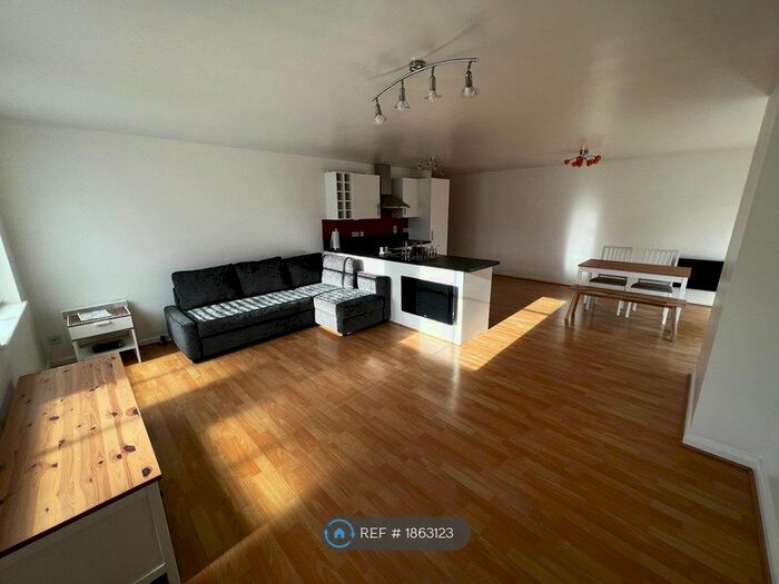 2 Bedroom Flat To Rent In Fulford Place, York, YO10