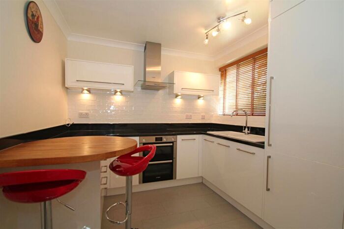 3 Bedroom Flat To Rent In Knoll Court, Elvetham Road, Fleet, GU51