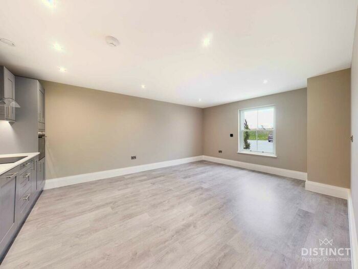 2 Bedroom Apartment For Sale In Flat Riverview, Windrush Heights, Windrush Near Burford, OX18