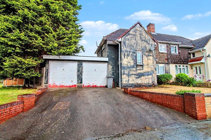 3 Bedroom Semi Detached House For Sale In Fifth Avenue, Wolverhampton, WV10