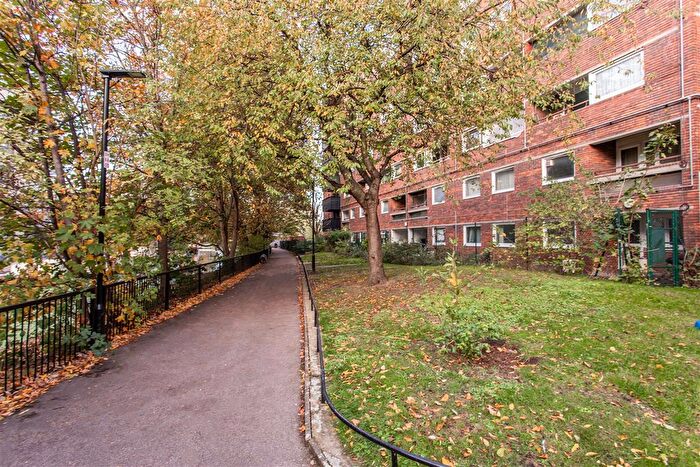 2 Bedroom Flat For Sale In Rhodeswell Road, Limehouse, E14
