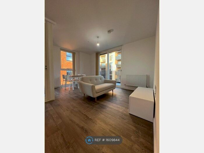 2 Bedroom Flat To Rent In Shearwater Drive, London, NW9