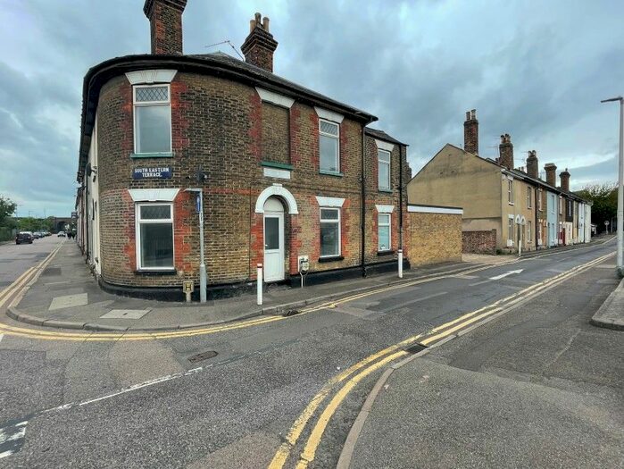 Houses for sale & to rent in ME2 3AS, Kitchener Road, Strood North