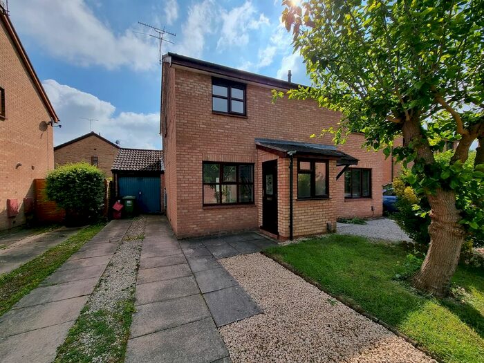 3 Bedroom Semi-Detached House To Rent In Turton Way, Kenilworth, CV8