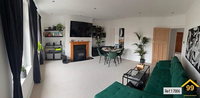2 Bedroom Flat To Rent In Norbiton Hall, Kingston Upon Thames, London, KT2