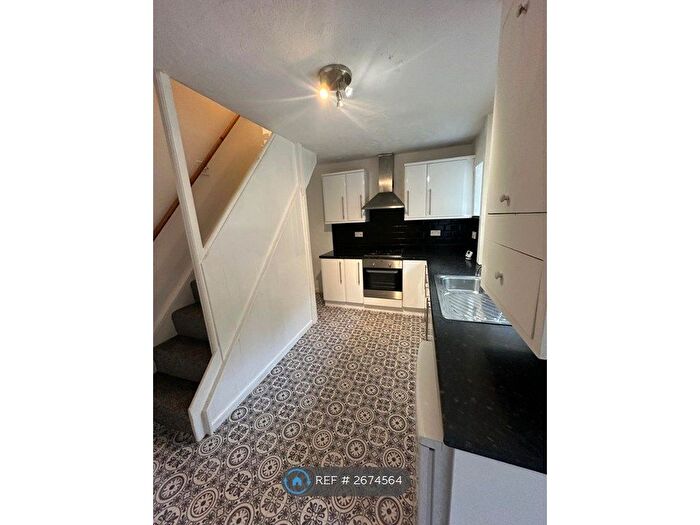 2 Bedroom Terraced House To Rent In High Street West, Glossop, SK13