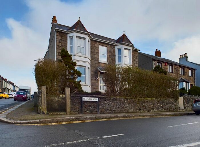 4 Bedroom houses for sale in Lanner Hill, Cornwall