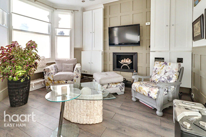 1 Bedroom Maisonette For Sale In Kensington Avenue, London, E12