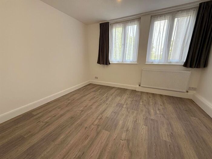 4 Bedroom Town House To Rent In Silver Street, London, N18